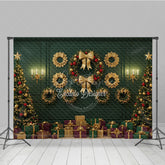 Aperturee - Aperturee Elegant Green and Gold Christmas Photography Backdrop Classic Wall with Wreaths Holiday Trees Photo Background